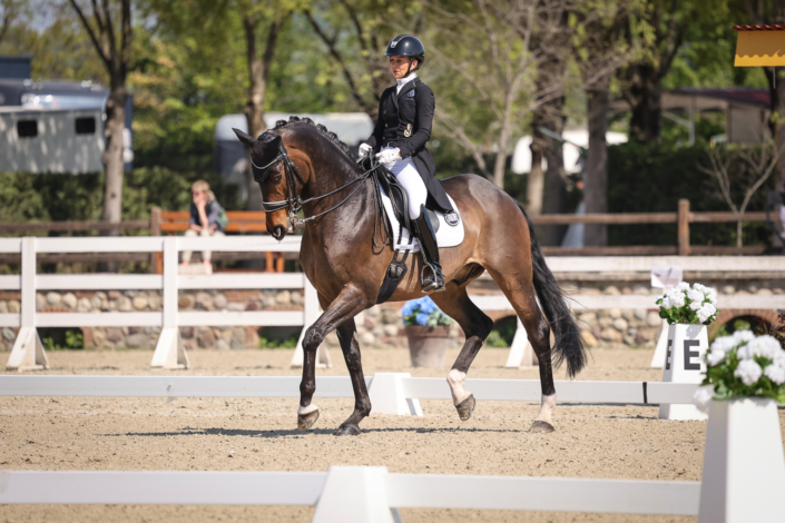 Charlotte Lenherr – SUI – on Gentleman Charlotte Lenherr - SUI - on Gentleman