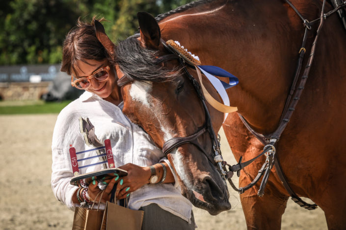 Prize giving moment with groom – CSI2 Scuderia La Caccia, Bedizzole | 15 June 2026 Prize giving moment with groom – CSI2* Scuderia La Caccia, Bedizzole | 15 June 2026