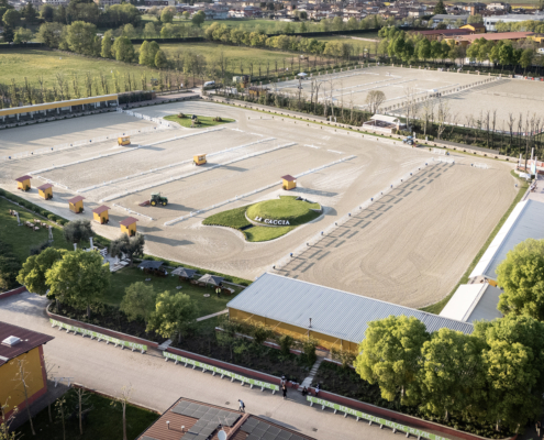 Scuderia La Caccia a Bedizzole (BS), sede della FEI Jumping Nations Cup™ Youth Final 2027 e di due Campionati Europei FEI nel 2028.